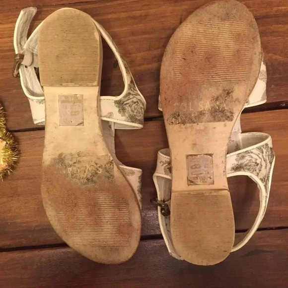 ❤️ANTHROPOLOGIE floral leather sandals❤️ - Picture 4 of 5